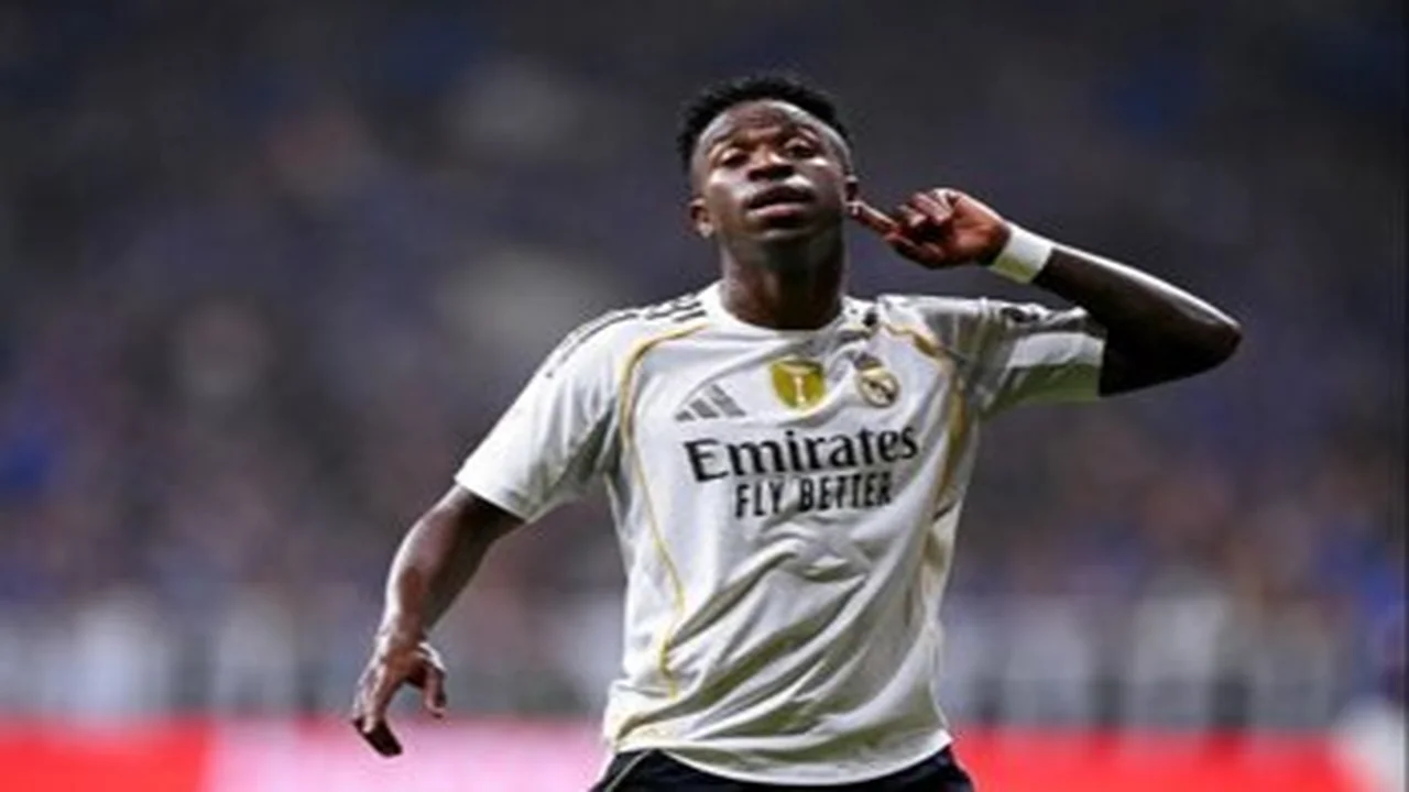 فينيسيوس يحذف صورة قميصه.. ردًا على صيحات الاستهجان في البرنابيو